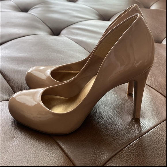 Jessica Simpson Nude Patent Leather Stiletto Heels 7.5 - Picture 1 of 8